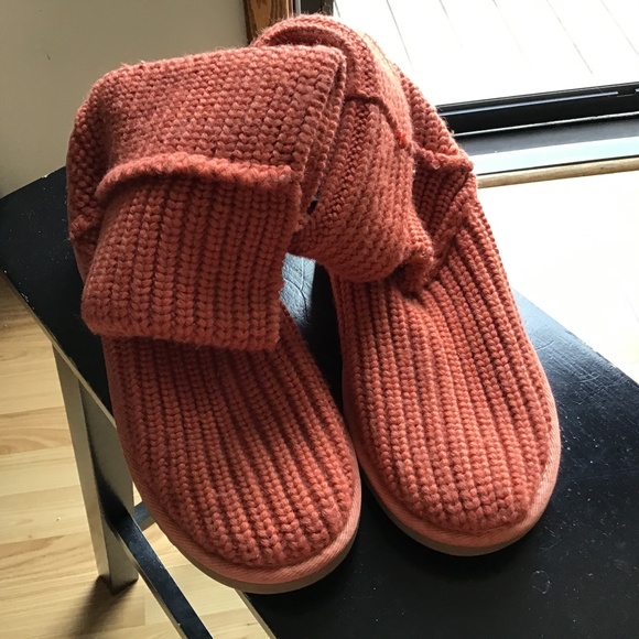 UGG Shoes - Cardy Uggs. Like new!!! Cozy. Super cute! size 7